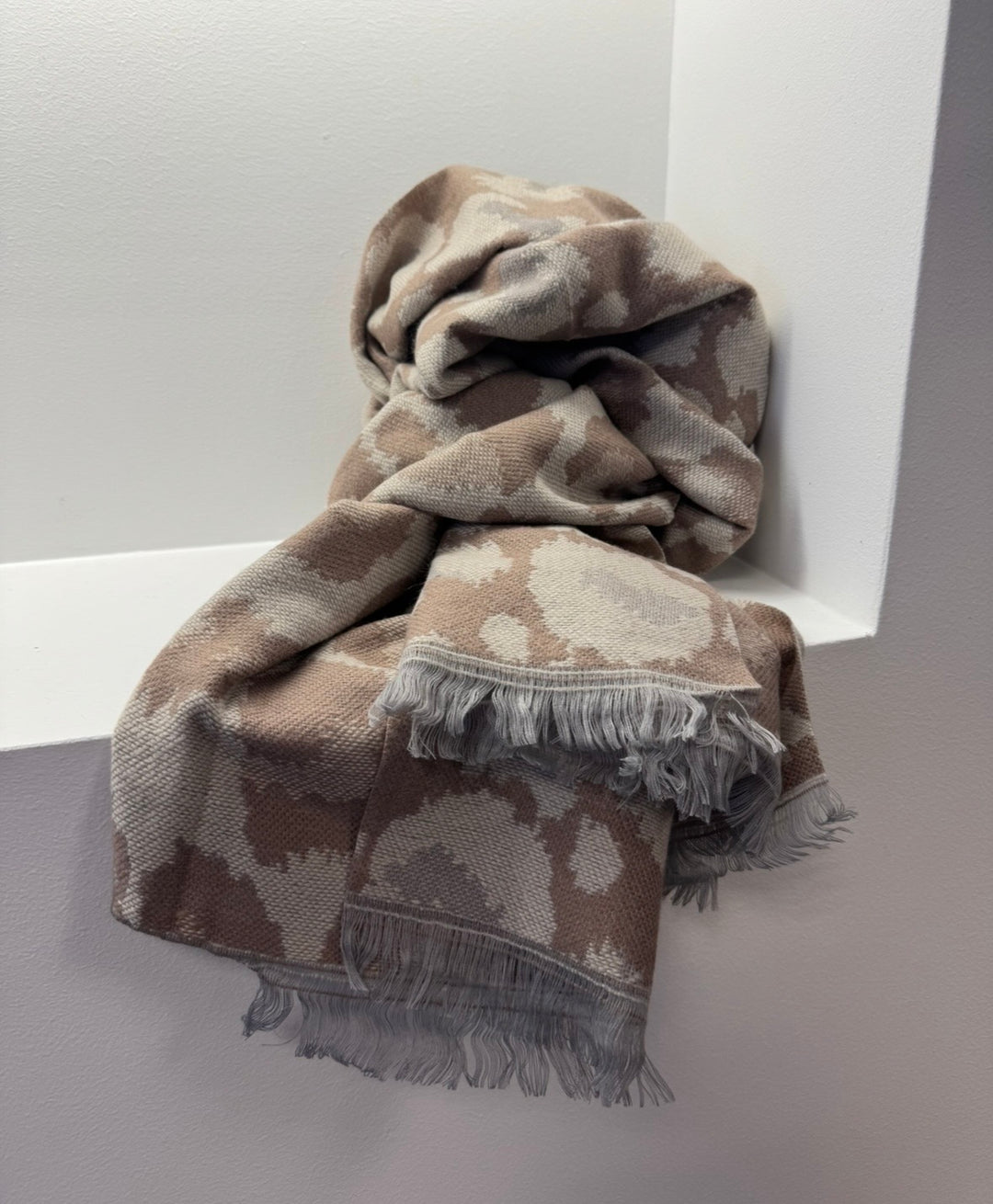 Schal mit Print - Beige