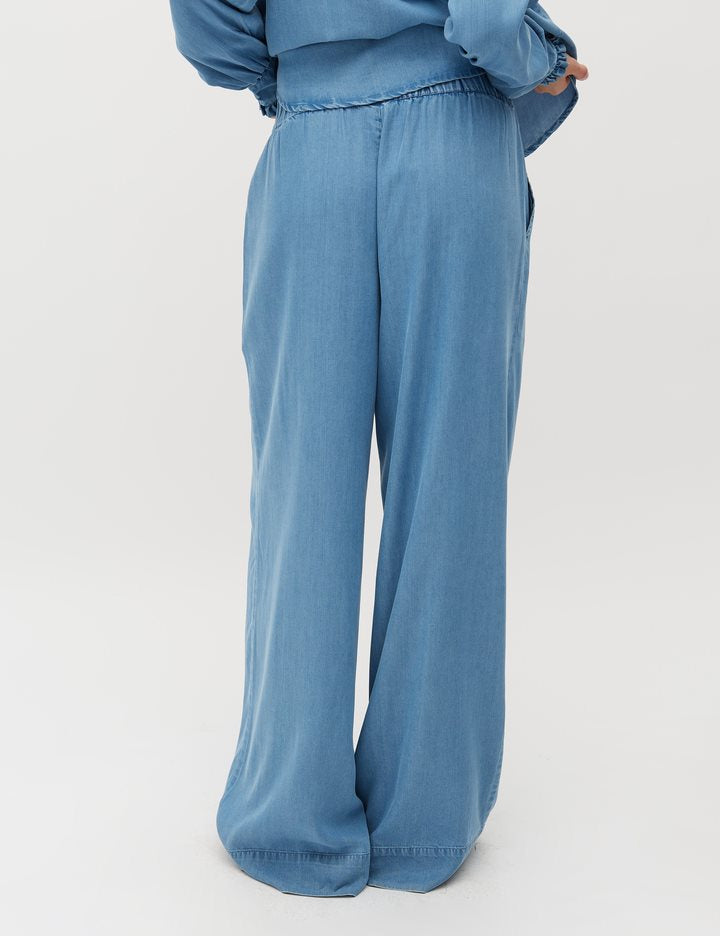 Weite Jeans mit Gummi