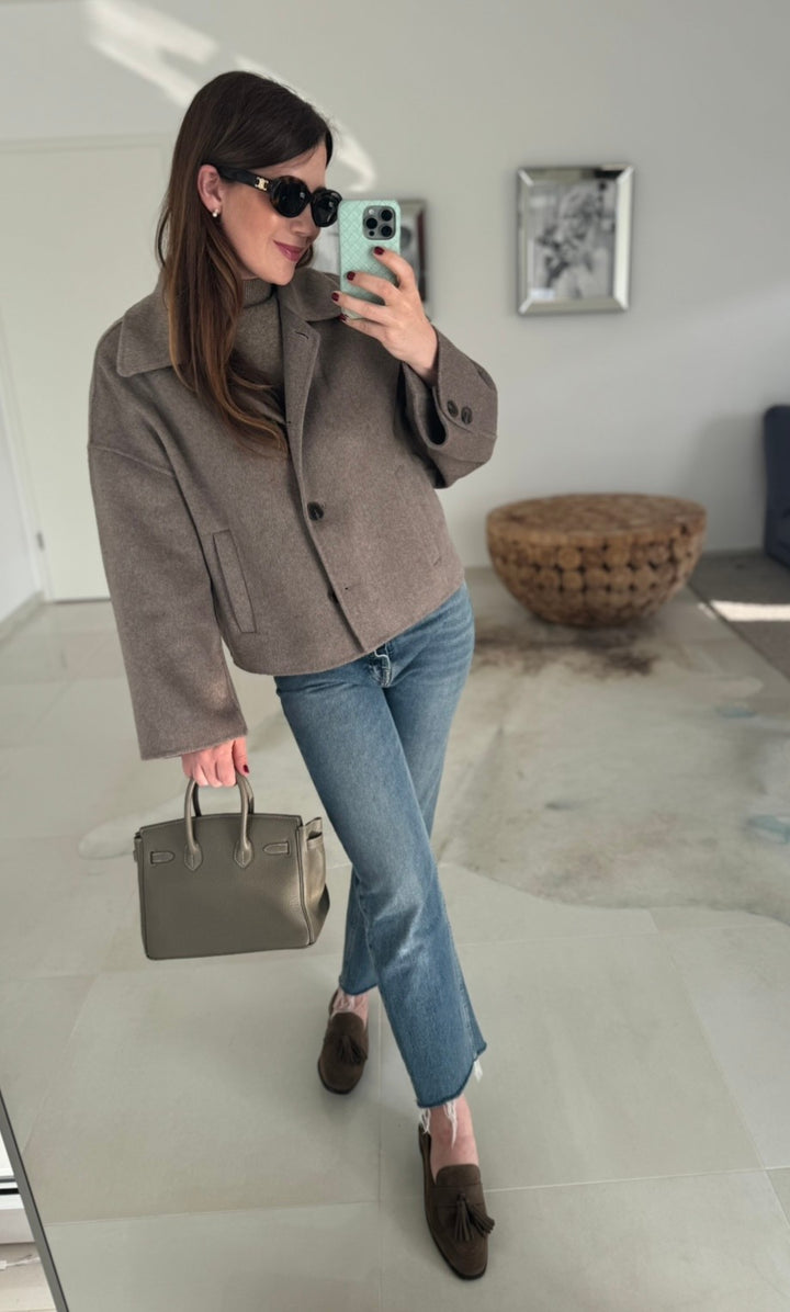 Handgenähte, verkürzte Wolljacke - Taupe