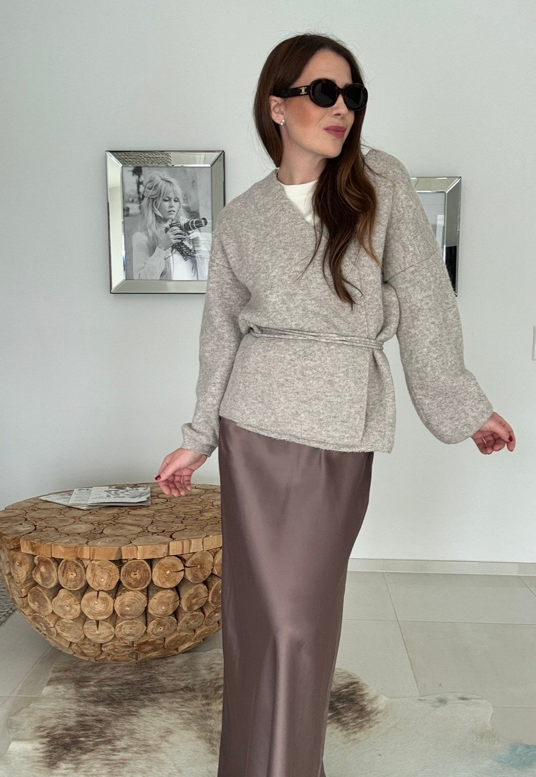 Strickjacke mit Bindegurt - Beige