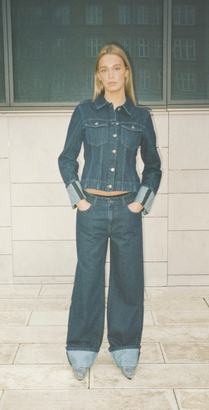 Weite Jeans mit Umschlag - Blau