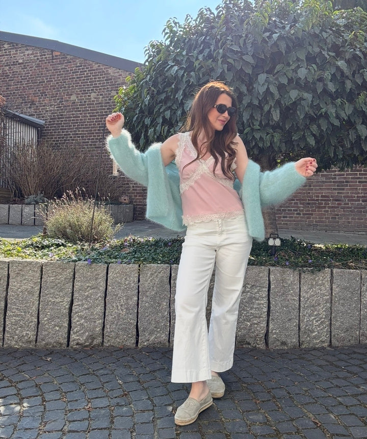 Verspieltes Top mit Spitze - Rose