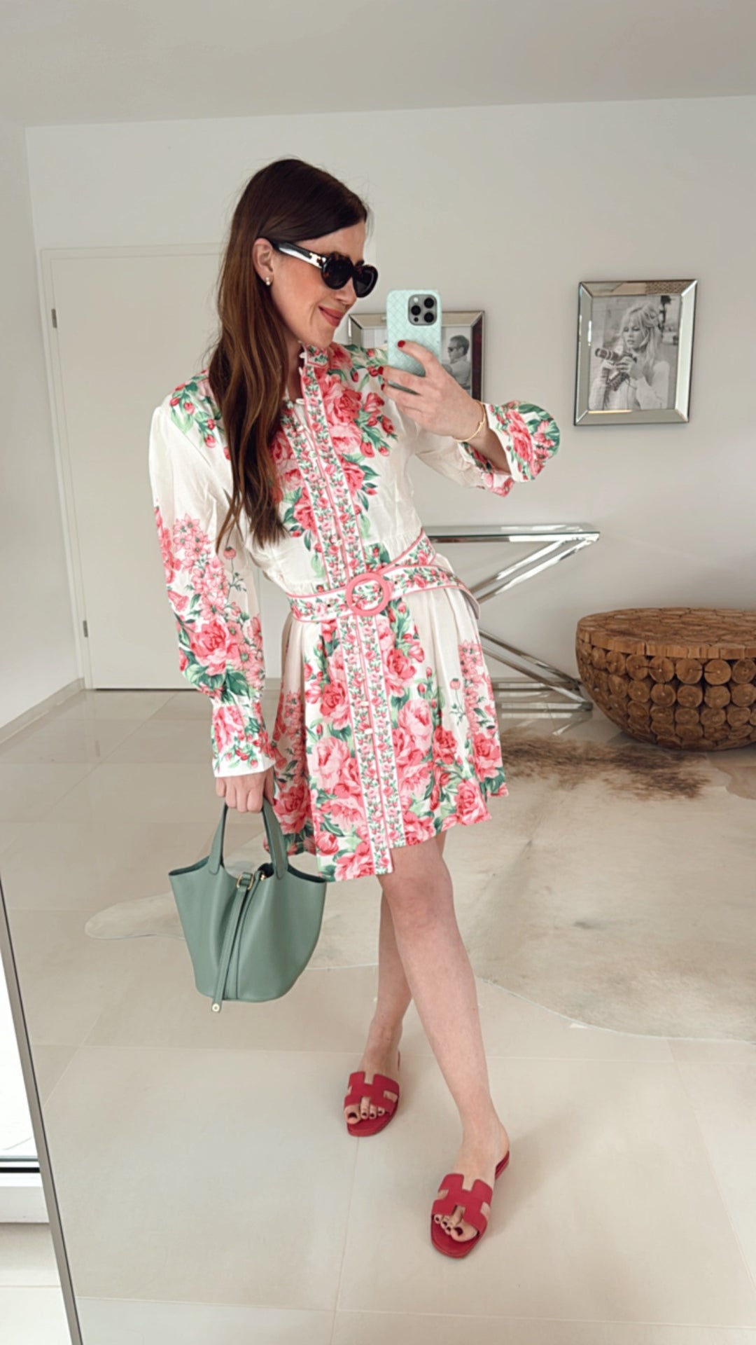 Kurzes Kleid mit Print - Pink