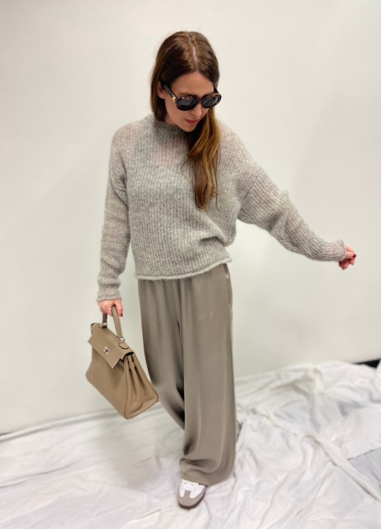 FINE KNIT SWEATER