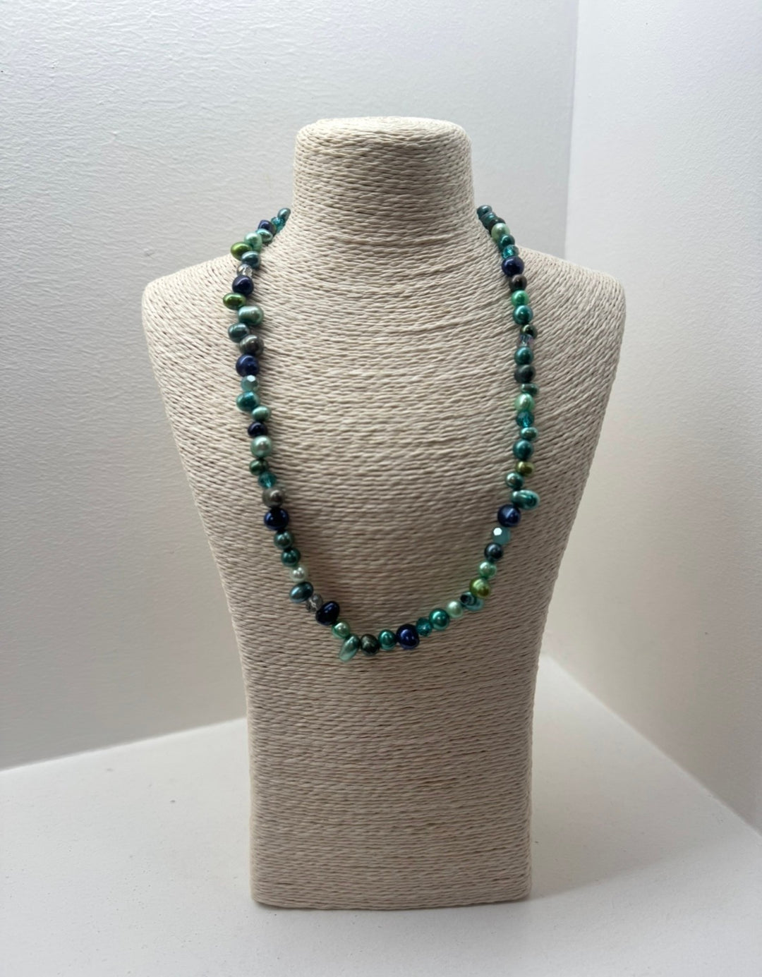 Dünne Kette mit Perlen - Grün