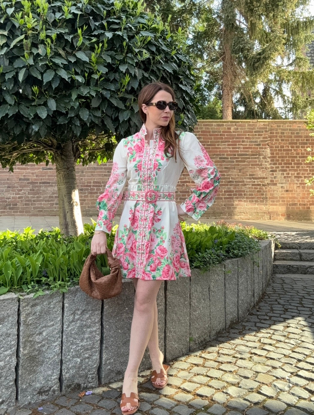 Kurzes Kleid mit Print - Pink