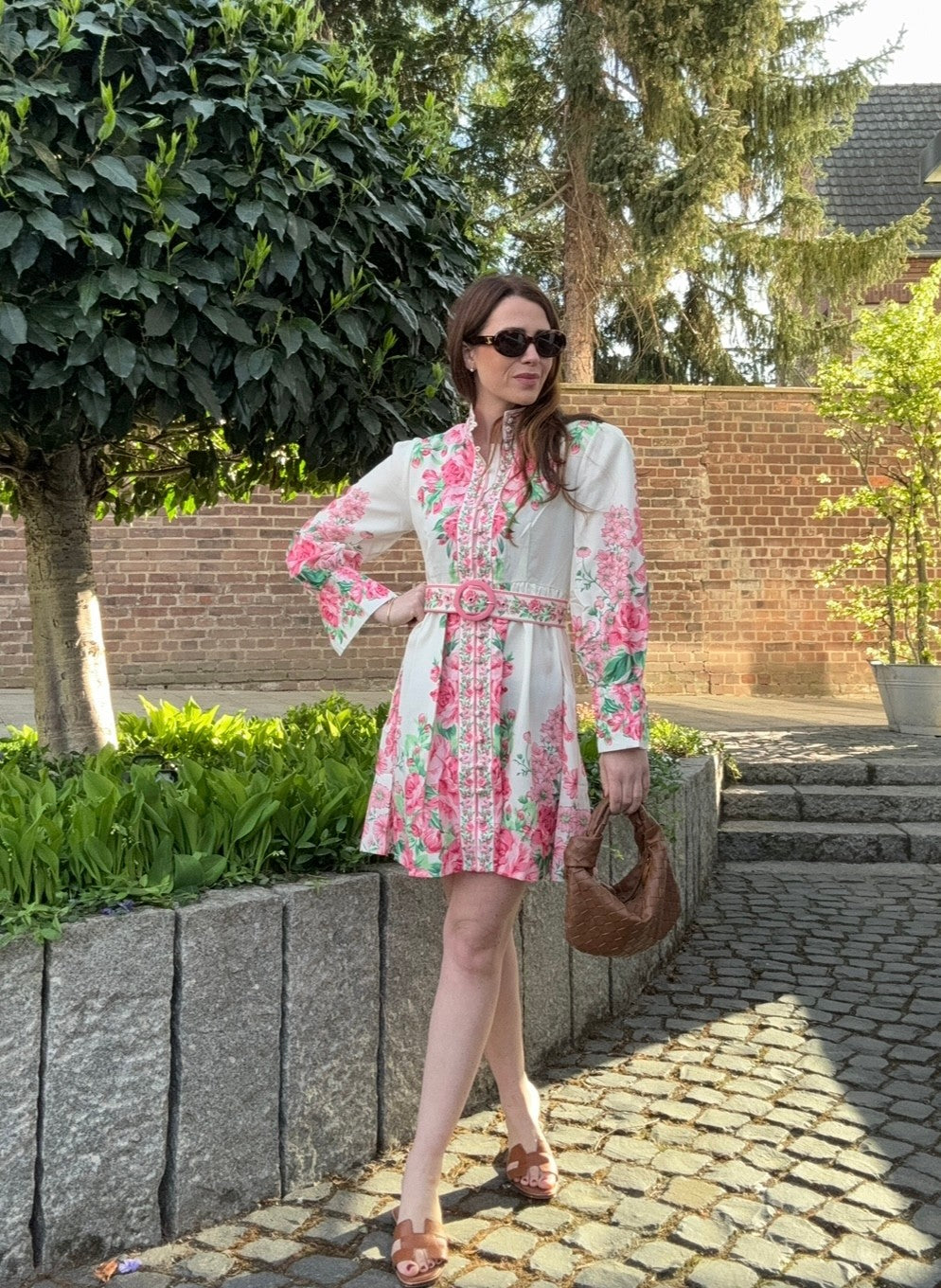 Kurzes Kleid mit Print - Pink