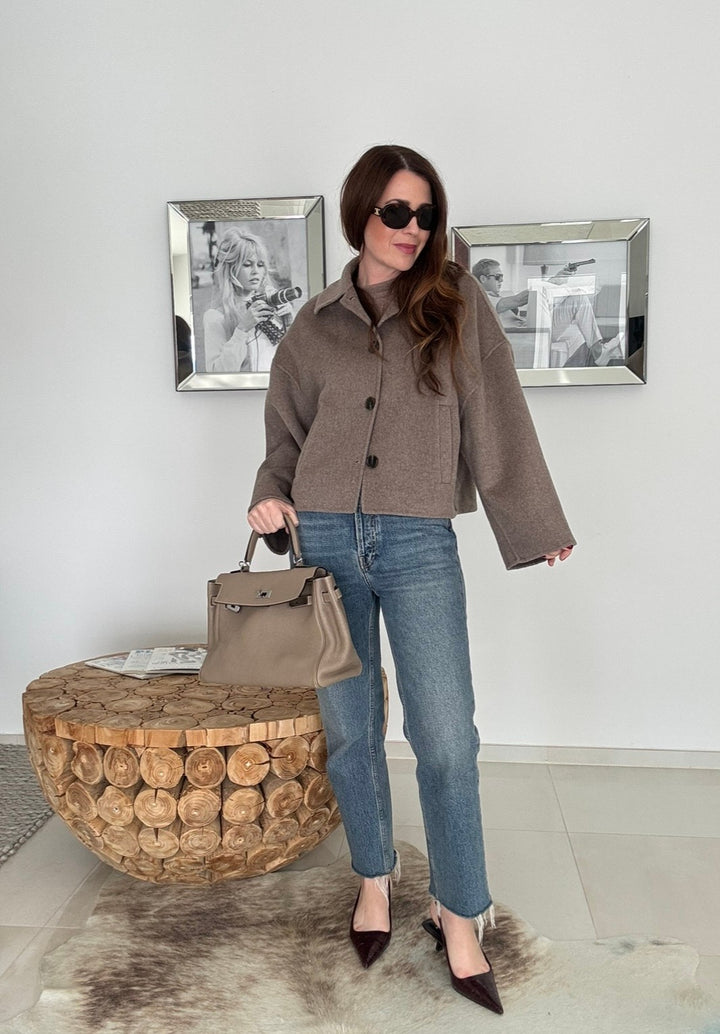 Handgenähte, verkürzte Wolljacke - Taupe