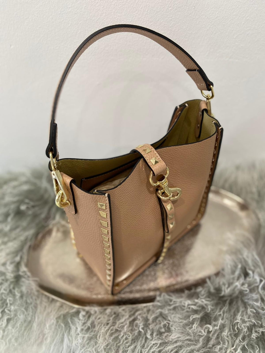 Tasche mit Nieten aus Leder - Beige