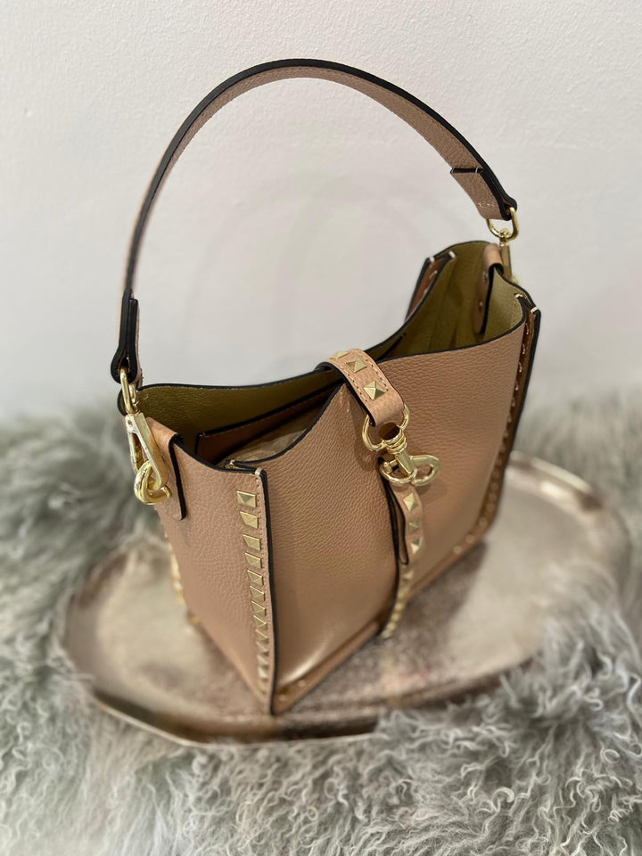 Tasche mit Nieten aus Leder - Beige