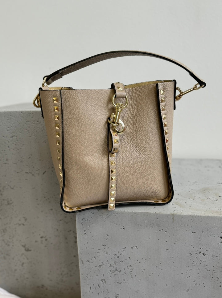 Tasche mit Nieten aus Leder - Beige