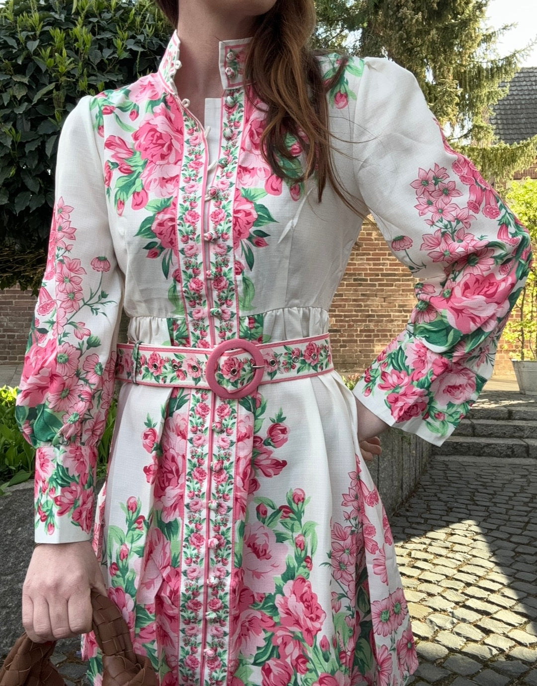 Kurzes Kleid mit Print - Pink