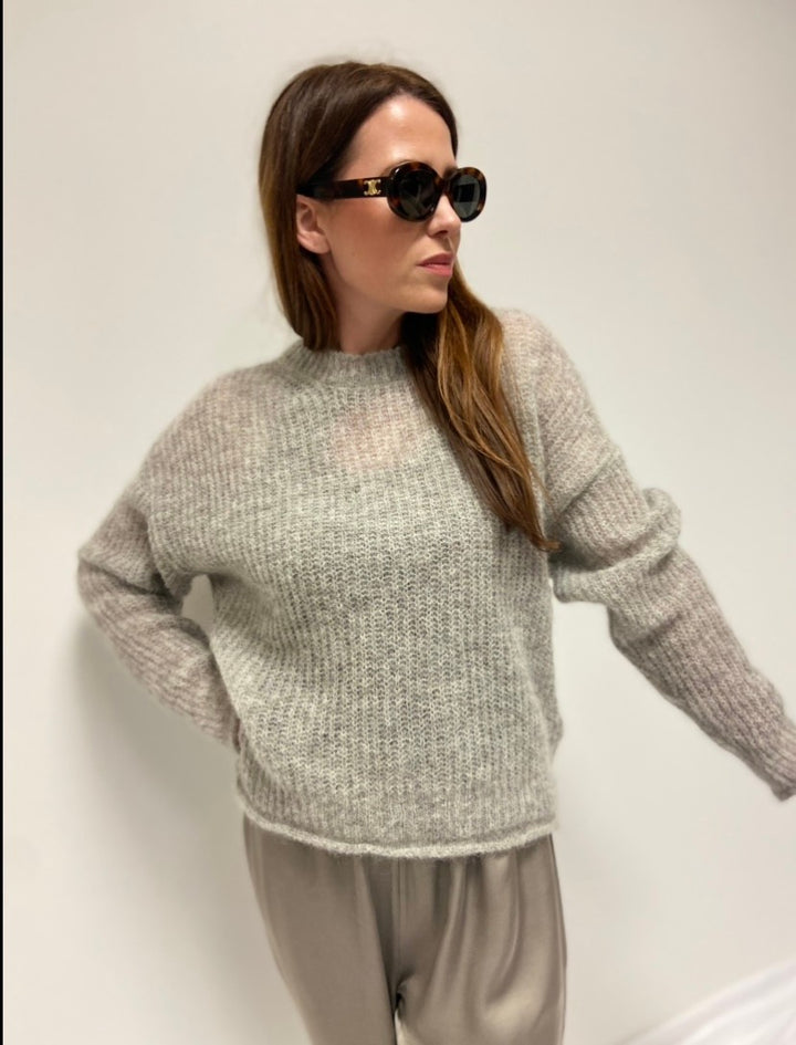 FINE KNIT SWEATER