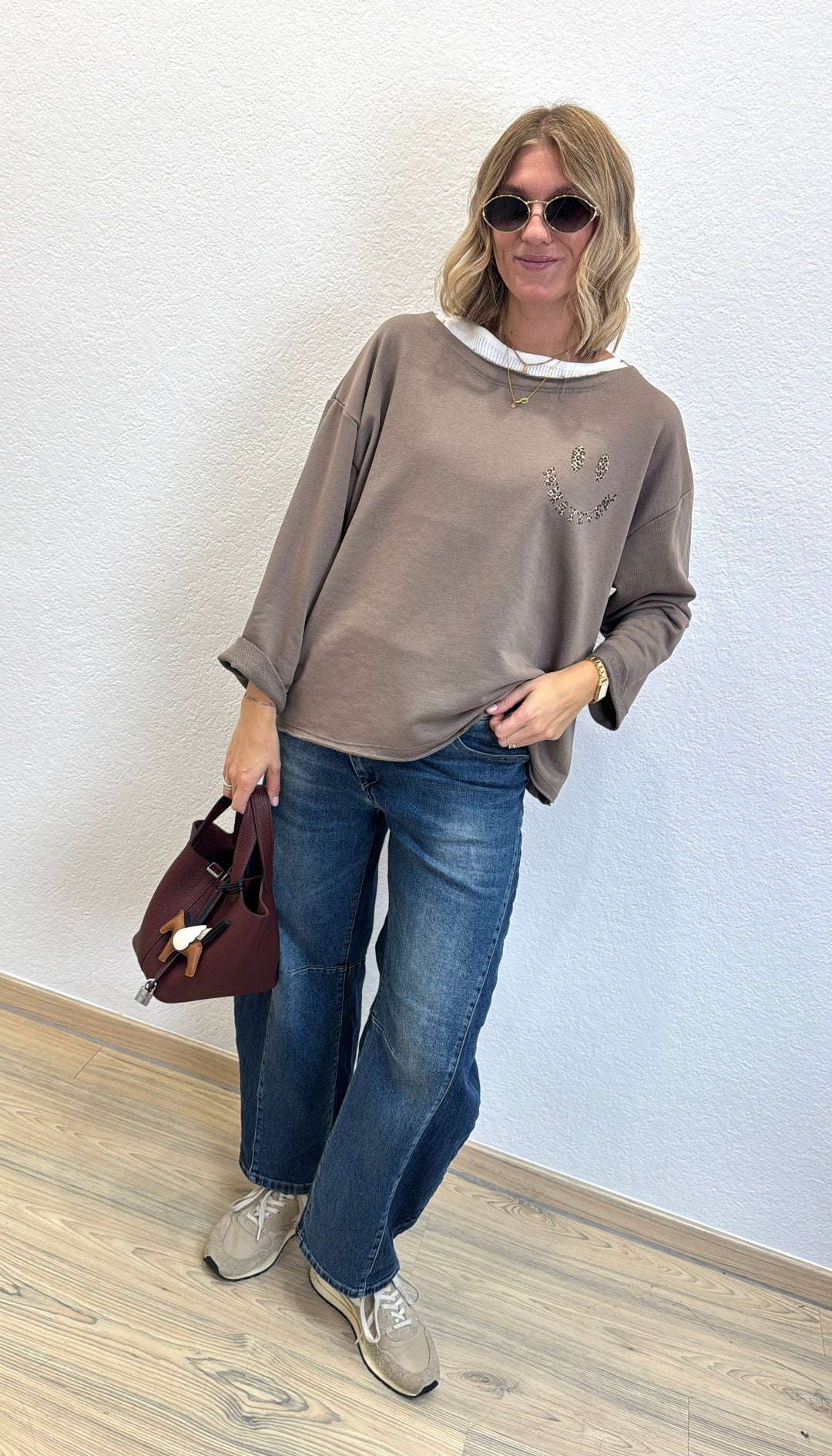 Shirt mit Aufdruck in Taupe
