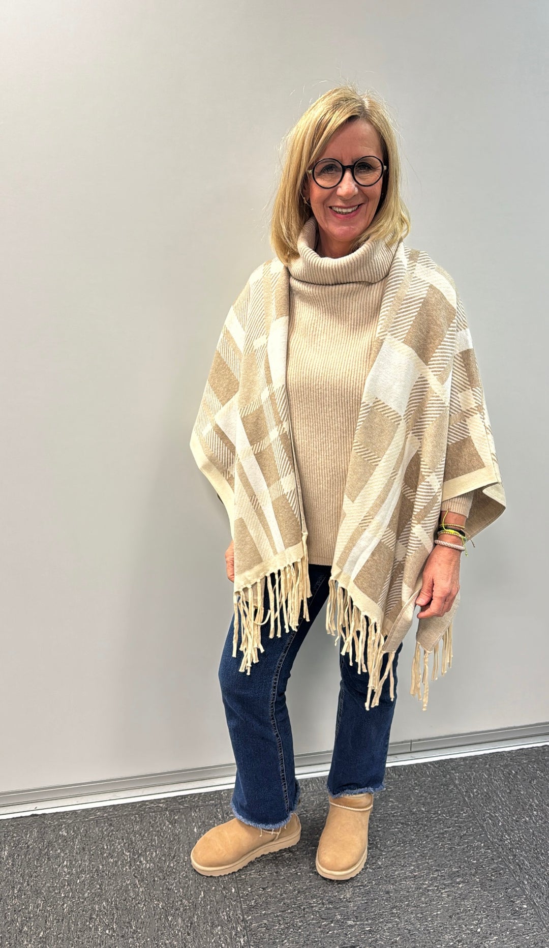 Poncho mit Fransen - Creme