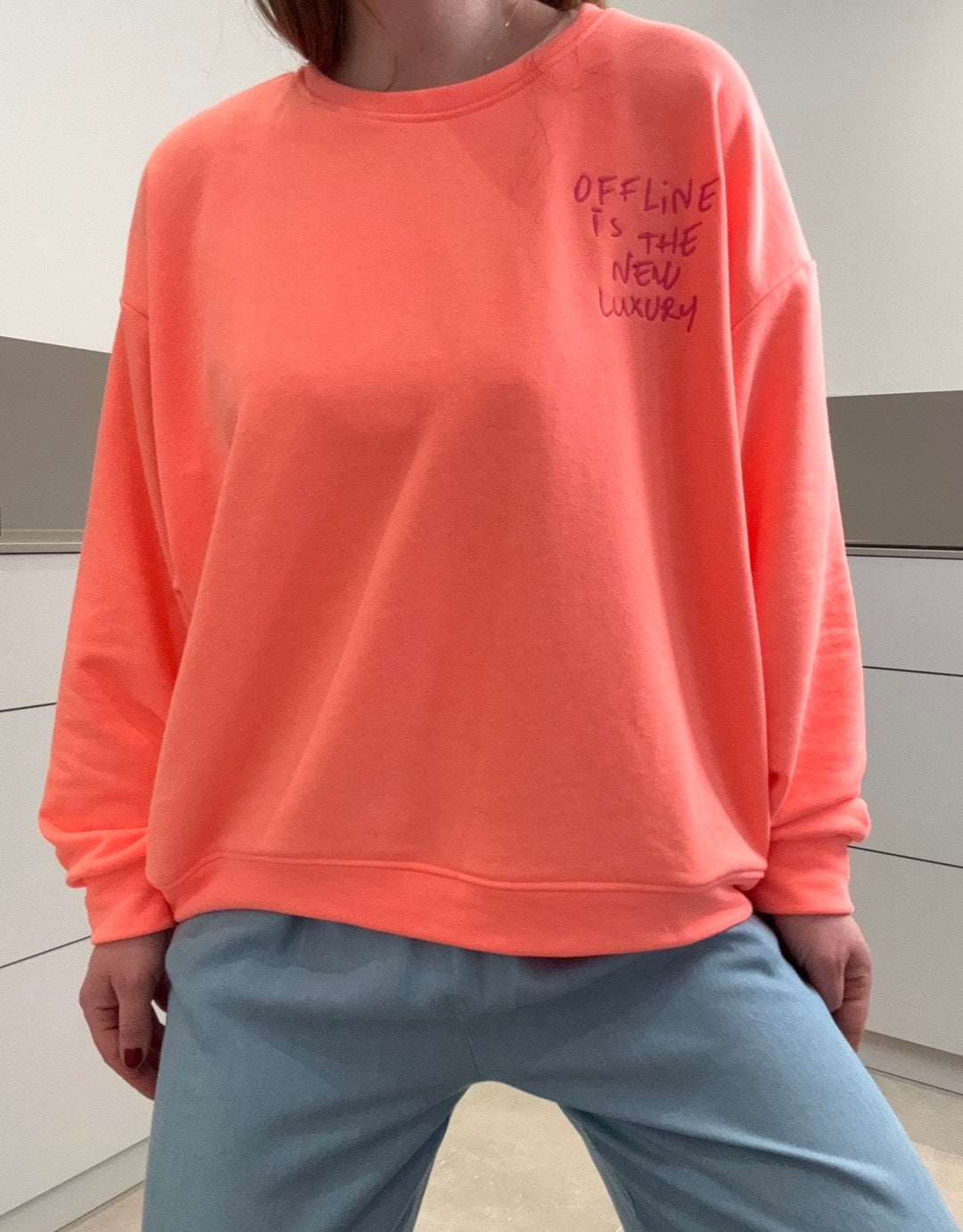 Sweater - Orange mit Aufschrift