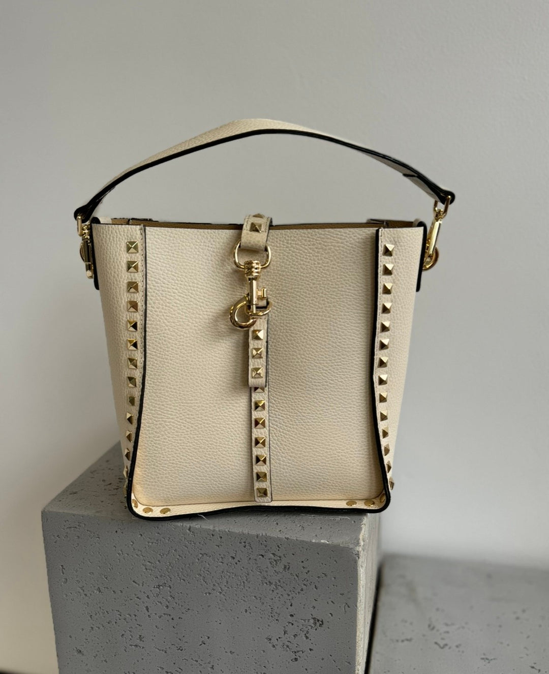 Tasche mit Nieten aus Leder - Creme