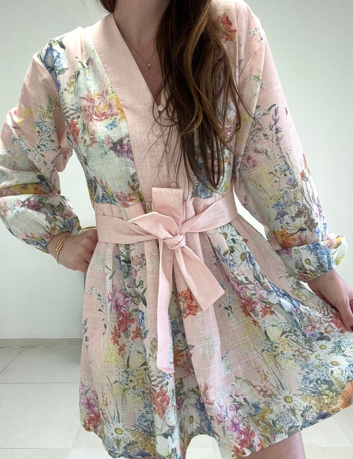 Kurzes Kleid mit Print - Rosa