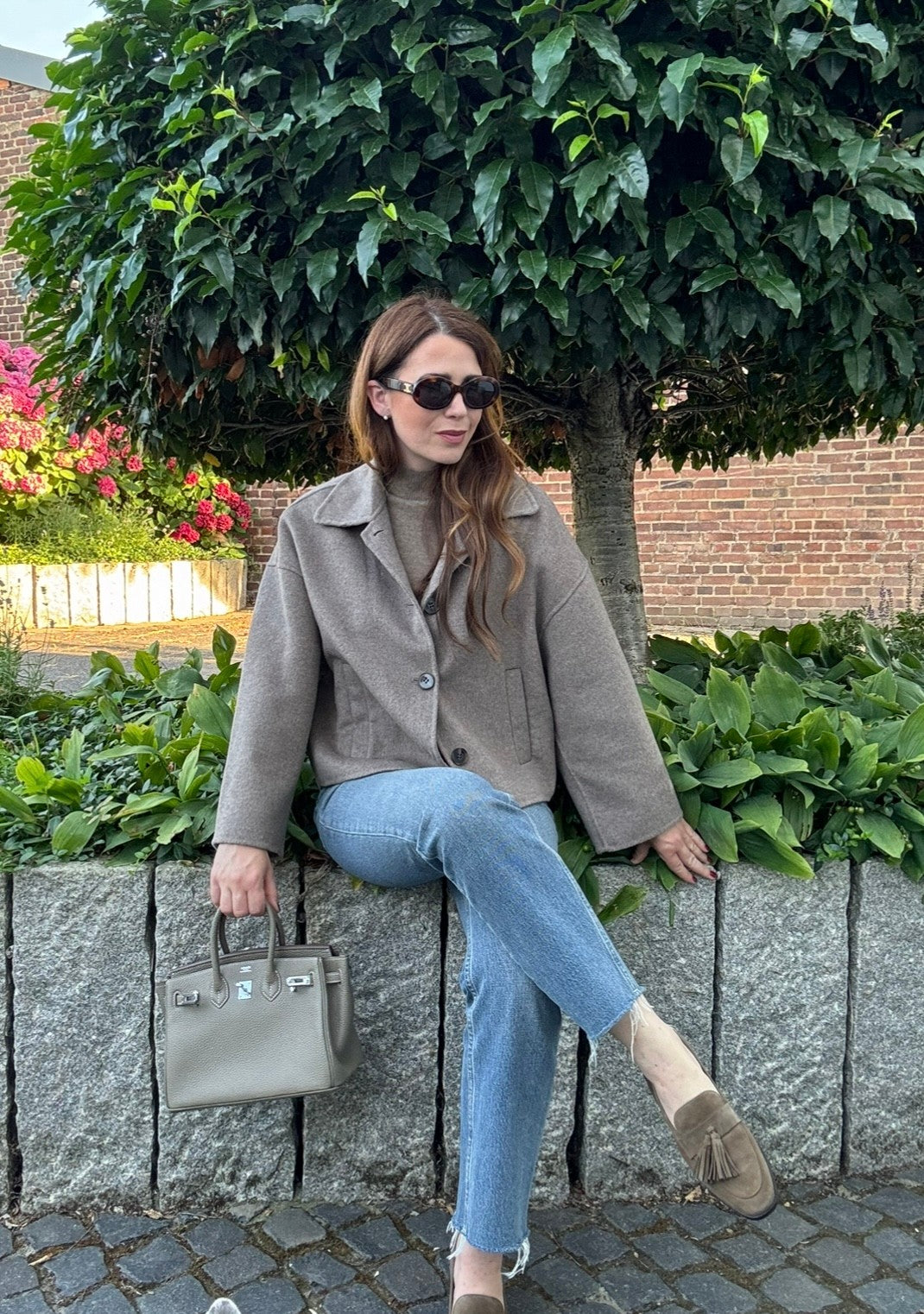 Handgenähte, verkürzte Wolljacke - Taupe
