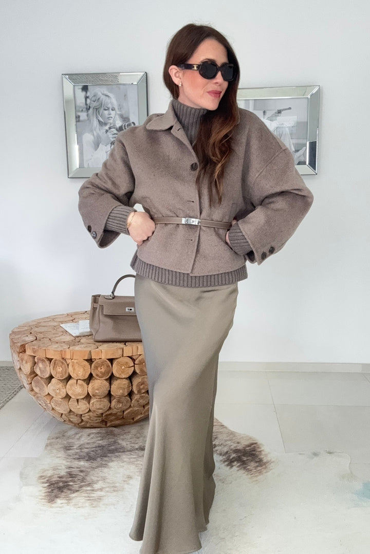 Handgenähte, verkürzte Wolljacke - Taupe