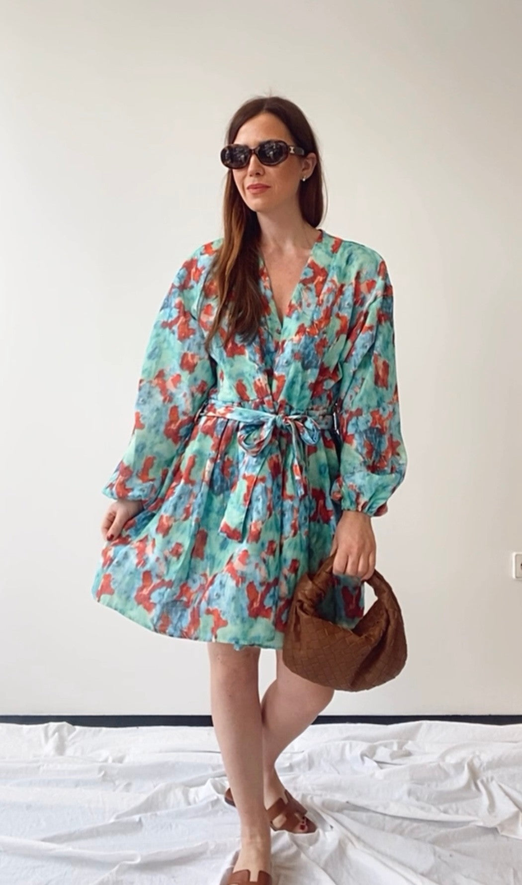 Kurzes Kleid mit Bindegurt - Türkis