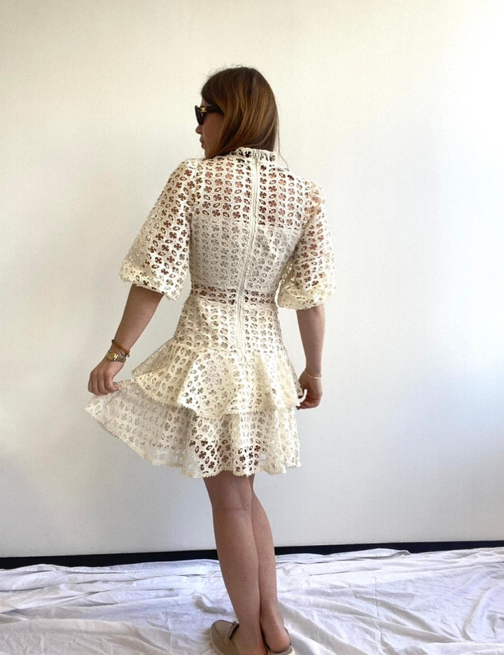 Kurzes Spitzenkleid - Weiß