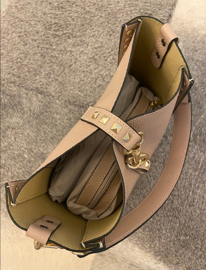 Tasche mit Nieten aus Leder - Puder