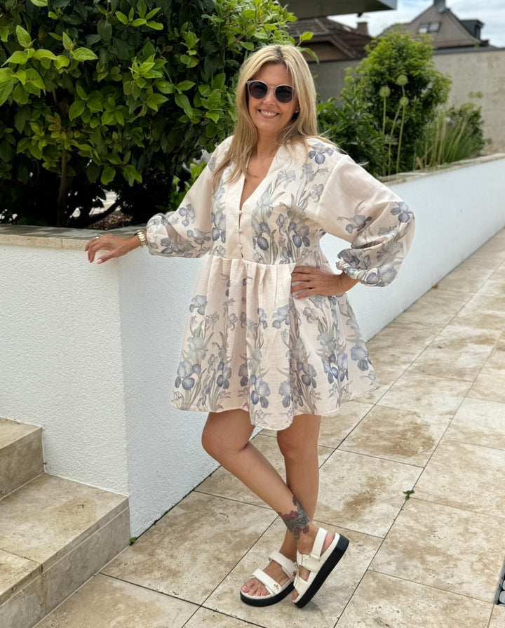 Kurzes Kleid mit Print - Flieder