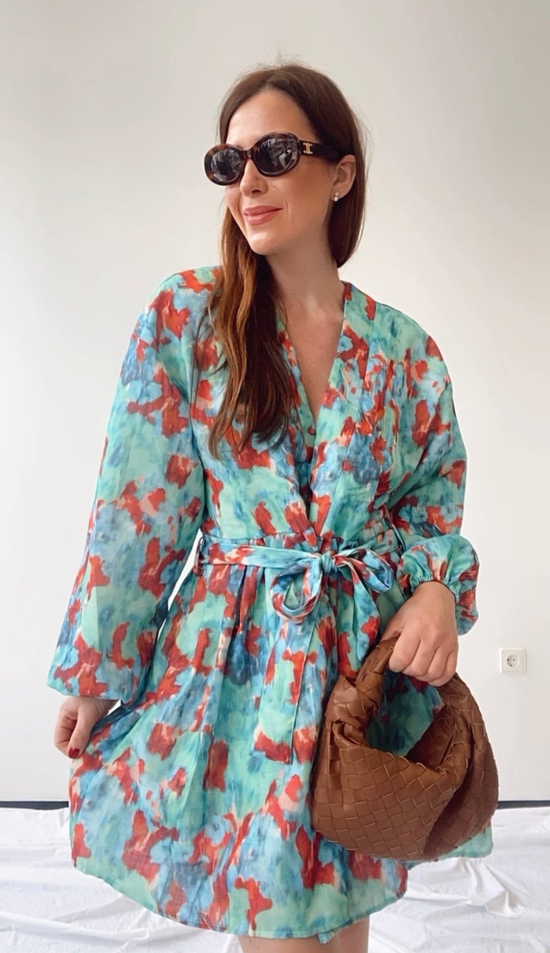 Kurzes Kleid mit Bindegurt - Türkis