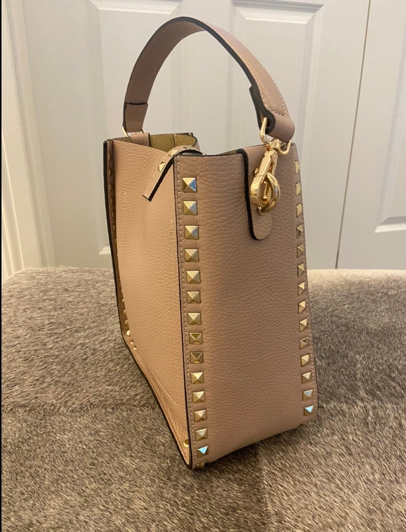 Tasche mit Nieten aus Leder - Puder