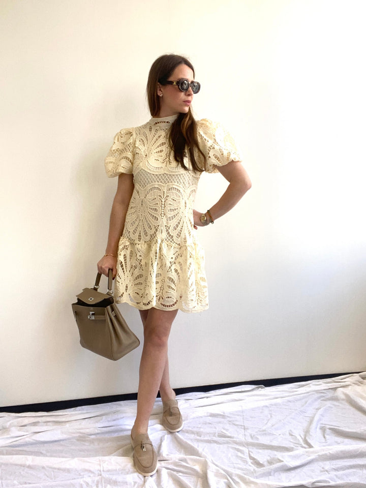 Kurzes Spitzenkleid - Creme