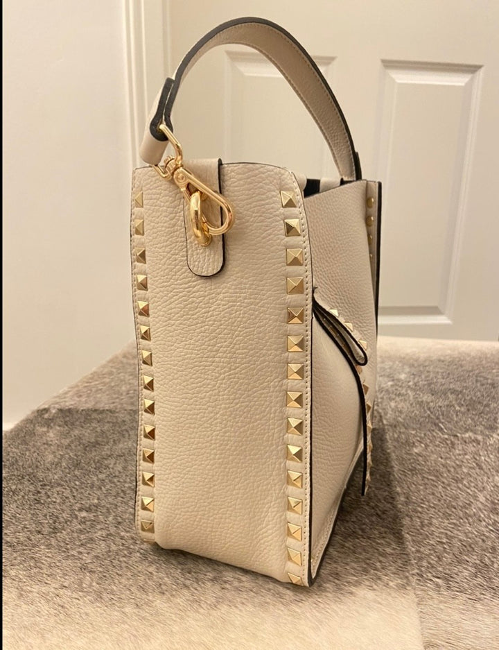 Tasche mit Nieten aus Leder - Creme