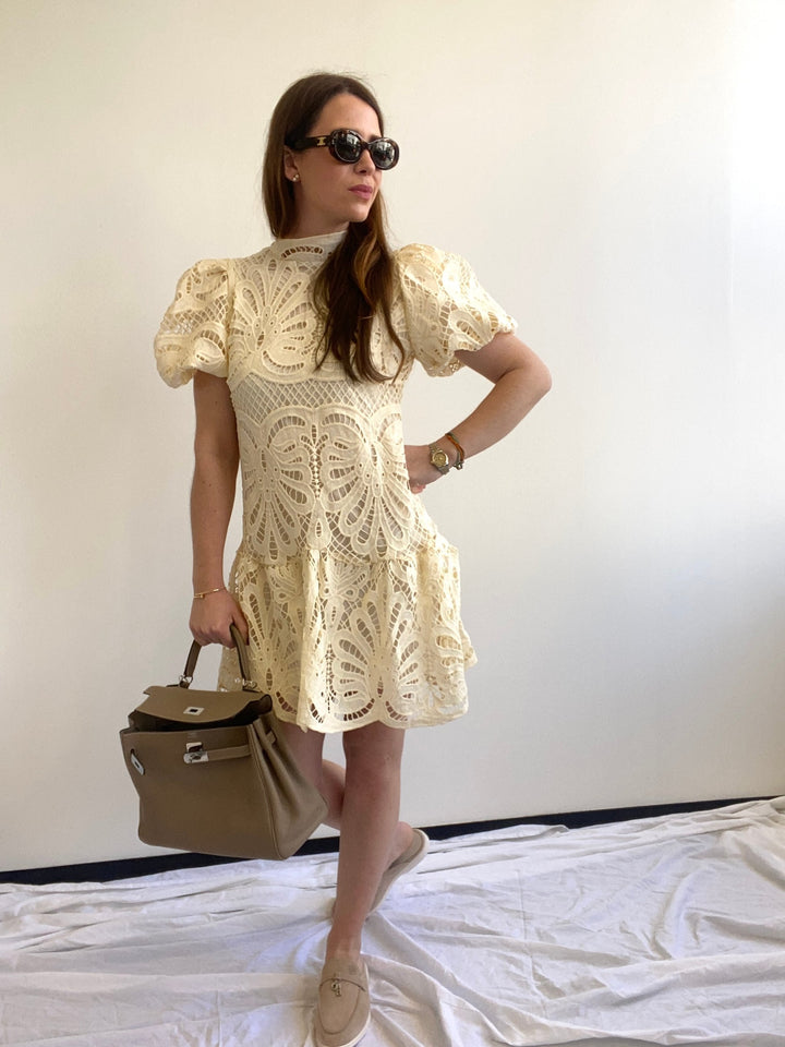 Kurzes Spitzenkleid - Creme